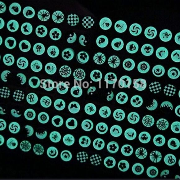 2 Luminescent glow in the dark earring studs - Picture 5 of 5